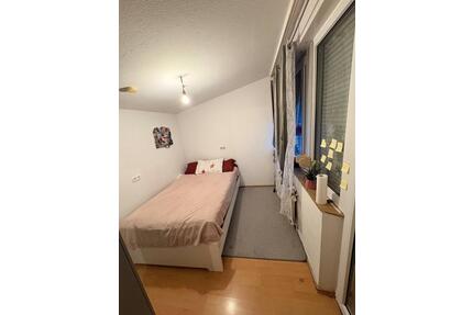 1,5 -Zimmer-Wohnung für junges Paar oder alleinstehende Frau - Stuttgart Zuffenhausen