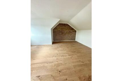 *Renovierte 3 Zimmerwohnung mit Balkon und EBK* - Übach-Palenberg