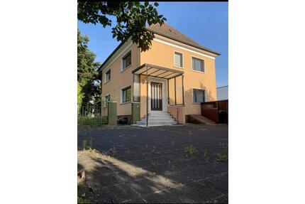 Moderne 2 Zimmer Dachgeschoss Wohnung Erstbezug - Karlsdorf-Neuthard