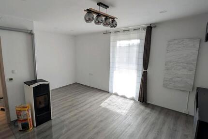 Teilrenovierte Zwei-Zimmer-Wohnung - Sulzbach-Rosenberg