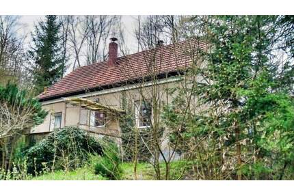 Kleines Wohnhaus mit Potential - 115.000,00&nbsp;EUR Kaufpreis, ca.&nbsp; 69,00&nbsp;m&sup2;&nbsp;Wohnfl&auml;che in Hohnstein (PLZ: 01848) Zeschnig