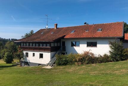 Großes Landhaus mit vermieteten Wohnungen im Bayerischen Wald - Mauth