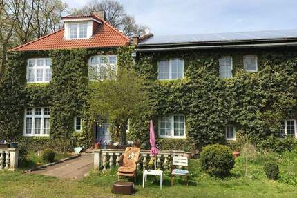 In Strandnähe und idyllischer Alleinlage: Großes Bauernhaus mit Nebengebäuden, gr. Garten, Paddock und Stallungen – in Strand- und Stadtnähe - Lübeck Kücknitz