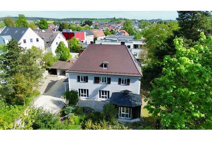 Großzügige 5-Zimmer-Altbauwohnung mit Küche und großer Terrasse - Abensberg