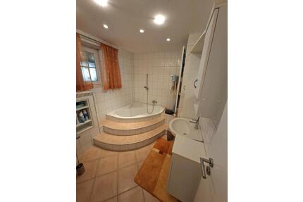 2 Zimmer Wohnung - 550,00&nbsp;EUR Kaltmiete, ca.&nbsp; 86,00&nbsp;m&sup2; in Neukirchen bei Heiligen Blut (PLZ: 93453)