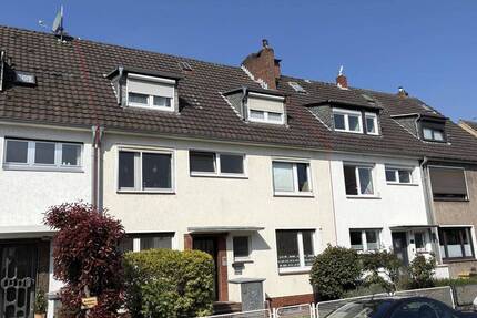 Zweifamilienhaus mit ausgebautem Dachgeschoss in ruhiger Lage mit guter Anbindung - Düsseldorf Lierenfeld