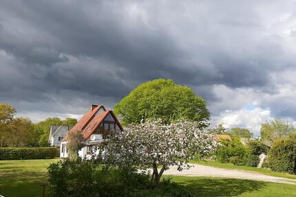 Einfamilienhaus in verkehrsgünstiger Lage mit großem Grundstück - Tellingstedt