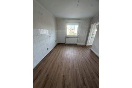 Schöne 3 ZKB-Wohnung mit kleinem Wintergarten im energetisch sanierten Haus in Homburg, Goethestraße 8