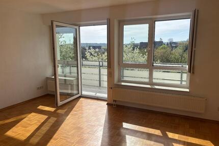 Helle 3-Zimmer-Wohnung mit Balkon in ruhiger Lage - Naumburg (Saale)