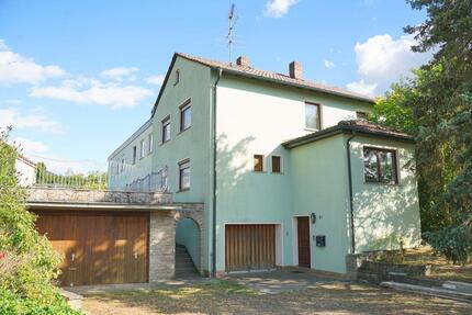 Massivhaus in ruhiger Ortsrandlage – 2.365 m² Grundstück mit 1.2 - Ippesheim