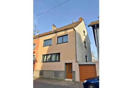 Modern saniertes EFH mit 170m², 5 Schlafzimmer, Innenhof & Garage - Saarbrücken St. Arnual