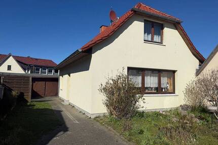 Charmantes Einfamilienhaus mit großem Potenzial in Hafennähe von Wiek auf Rügen