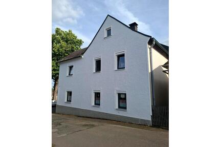 Renovierte Doppelhaushälfte - 120.000,00&nbsp;EUR Kaufpreis, ca.&nbsp; 85,00&nbsp;m&sup2; in Thierstein (PLZ: 95199)