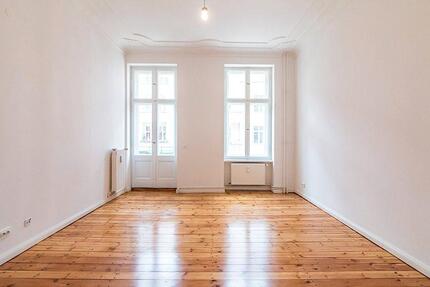 Altbauwohnung mit Balkon in ruhiger Lage – Bezugsfrei und provisi - Berlin Mitte