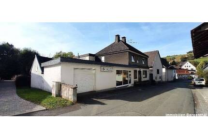 Zwei Wohneinheiten mit großem Gewerbebereich und Garagen, Nähe Winterberg - Medebach Deifeld