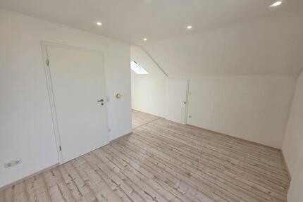 Frisch renovierte 1-2 Zimmerwohnung in Schwandorf Fronberg