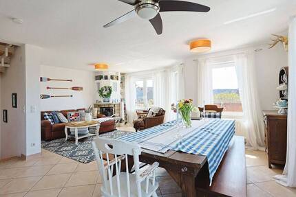 Helle Doppelhaushälfte mit Einliegerwohnung und Wohlfühlatmosphäre in Aidlingen-Deufringen