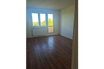 3 Raumwohnung mit Balkon zu Vermieten - Weißenfels