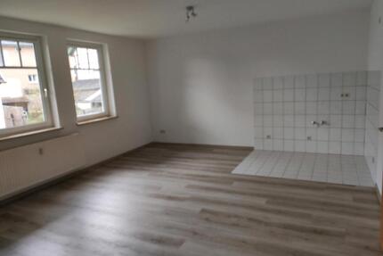 Einraumwohnung 44qm, Bad, Wohn-Esszimmer, Abstellraum - Schmalkalden