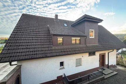 Burghaun, 1-2 Fam. Haus - 379.000,00&nbsp;EUR Kaufpreis, ca.&nbsp; 220,00&nbsp;m&sup2;&nbsp;Wohnfl&auml;che in Burghaun (PLZ: 36151)