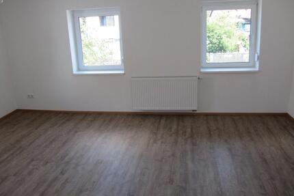 Hübsche, helle 3 Zi. Wohnung mit Balkon im 1. Stock, ca. 80 m² - Hiltenfingen