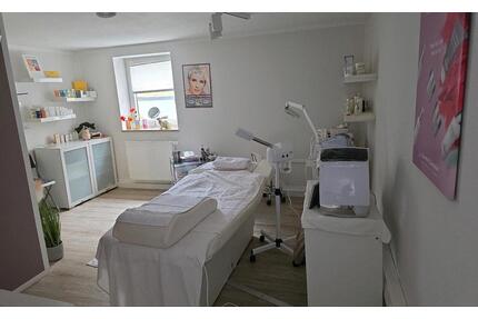 Beauty Studio in Emmering - 400,00&nbsp;EUR Kaltmiete, ca.&nbsp; 22,00&nbsp;m&sup2; in Fürstenfeldbruck (PLZ: 82256)