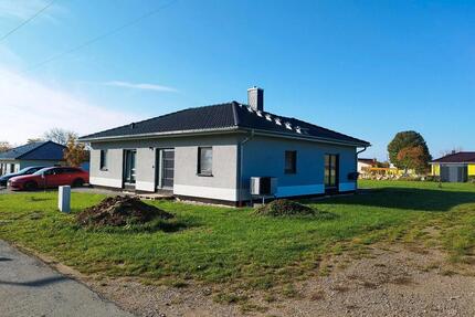 Freistehendes Einfamilienhaus mit großzügigem Grundstück - Schkölen