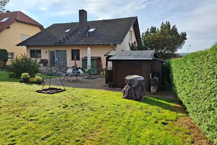 Großzügiges Einfamilienhaus m. ELW, direkte Feldrandlage - Büdingen