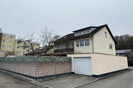 Provisionfrei! 3-Fam. Haus mit 3 Garagen und Garten - Altdorf