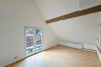 Helle, gemütliche Dachgeschosswohnung ab 01.10. zu vermieten - Schlitz
