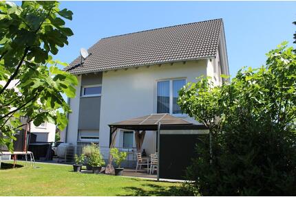 Neuwertiges Mehrgenerationenhaus Zweifamilienhaus mit Garten - Rheinau