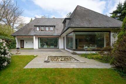 Haus zum Kaufen in Hamburg Poppenbüttel 2.450.000,00 € 420 m² - Hamburg / Poppenbüttel