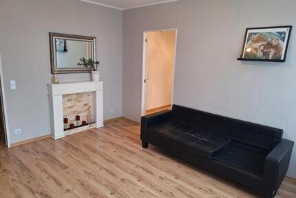 Großzügige 4-Zimmer-Wohnung mit Balkon von Privat - Pinneberg