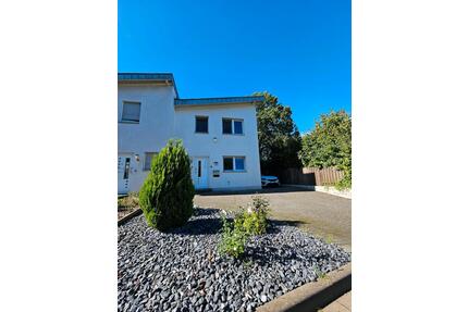 Moderne DHH in traumhafte Lage - 465.000,00&nbsp;EUR Kaufpreis, ca.&nbsp; 180,00&nbsp;m&sup2; in Heinsberg (PLZ: 52525)