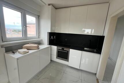 Moderne 2-Zimmer-Wohnung mit Frankfurt-Blick & Balkon - Frankfurt am Main Süd