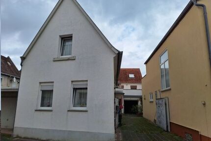 Provisionsfrei* Großzügiges Zweifamilienhaus mit Hof, Garten und viel Potenzial - Haßloch