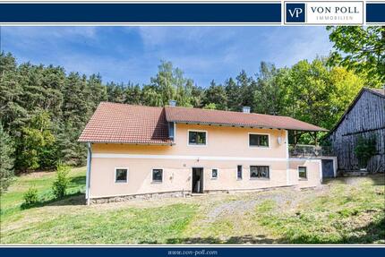 Charmantes Zweifamilienhaus mit großem Grundstück, Waldanteil und viel Potenzial - Zell