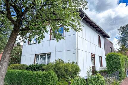 Freistehendes Ein- Zweifamilienhaus mit Garage in Kiel-Ellerbek