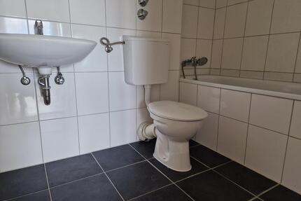 Einzug nach Renovierung! 4-Zimmer-Wohnung für Familien! - Köln Porz