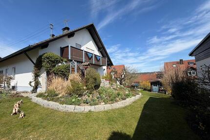 Gepflegtes Einfamilienhaus mit liebevoll angelegten Garten - Ursberg