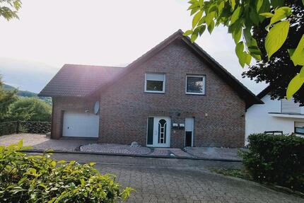 Einfamilienhaus mit Einliegerwohnung in Mitte Burbach