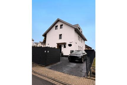 Kernsaniertes Dreifamilienhaus mit (2023) mit PV & Wärmepumpe - Hiddenhausen