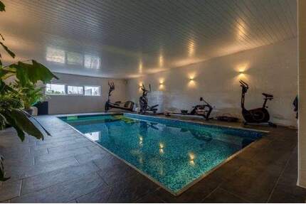 Wohnen für 2-3 Familien oder Wohnen und Arbeiten - Bungalow + 2 Einliegerwohnungen + Innenpool + Wintergarten + Doppelgarage! - Malschwitz Niedergurig