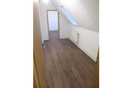 3-Zimmer Wohnung mit Keller,Garage und Gartenfläche.Modernisiert. - Aschersleben