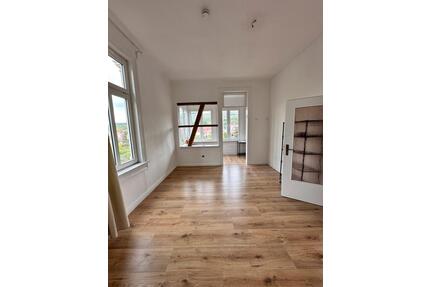 sehr sonnige, helle Wohnung! - 1.000,00&nbsp;EUR Kaltmiete, ca.&nbsp; 136,00&nbsp;m&sup2; in Friedrichroda (PLZ: 99894)