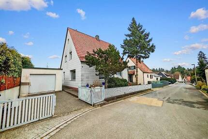 Charmantes Sanierungsobjekt mit Traumgarten in Toplage - Heroldsberg