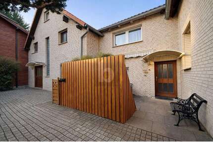 Haus zum Kaufen in Moringen 230.000,00 € 272 m²