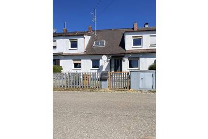 Haus mit viel Entwicklungspotenzial und Doppelgarage in ruhiger Lage von Augsburg-Hammerschmiede