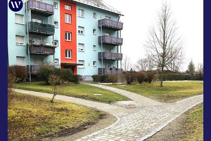 2-Zimmer-Wohnung mit Balkon, Hochparterre, Tageslichtbad mit Wanne, Abstellraum + Keller - Singen (Hohentwiel)