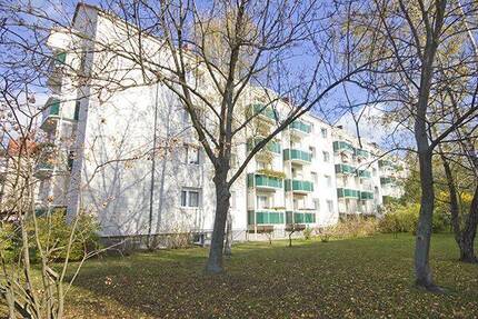 In der Herrichtung! Tolle 2-Zimmerwohnung, Dusche, Balkon.... - Halle (Saale) Südstadt